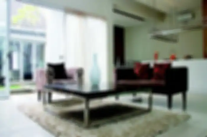Kenyamanan sofa salah satunya terletak pada bahan pelapisnya.