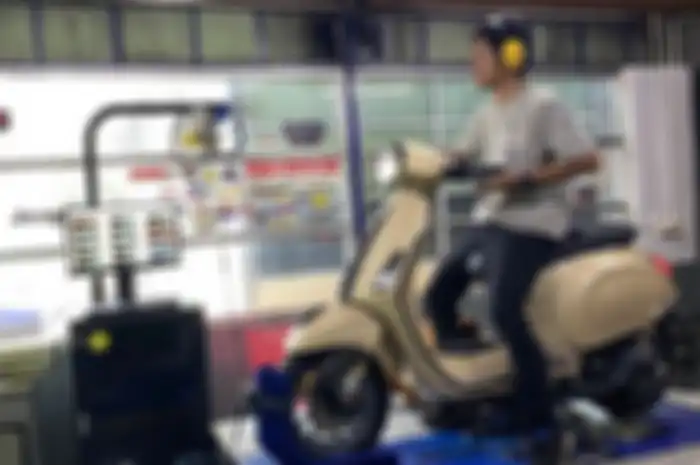Vespa Primavera upgrade performa jadi 200 cc biar gak ketinggalan saat touring.