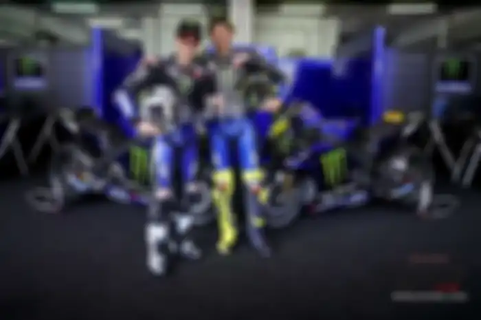 Maverick Vinales dan Valentino Rossi saat menjalani tes pramusim, ternyata Vinales punya rasa bangga tersendiri terhadap Rossi.