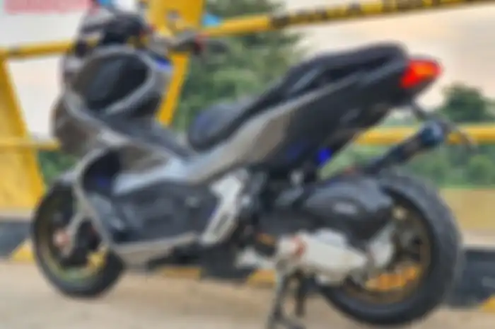 Honda ADV 150 yang dibuat monoshock milik Ali