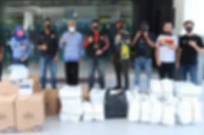 Bantuan APD, hazmat, faceshield dan masker dari BBMC diterima Sri Purnomo Bupati Sleman 