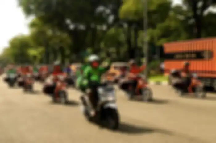 Ilustrasi mitra driver Gojek dan Postman