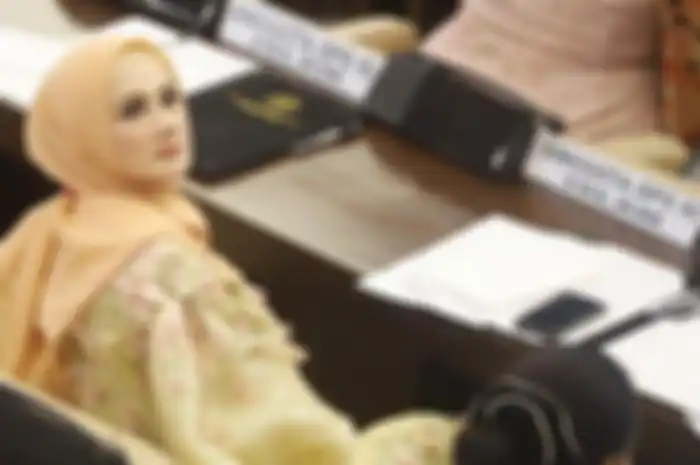 Mulan Jameela saat menghadiri pelantikan anggota DPR di Kompleks Parlemen, Senayan, Jakarta Pusat (1/10/2019).