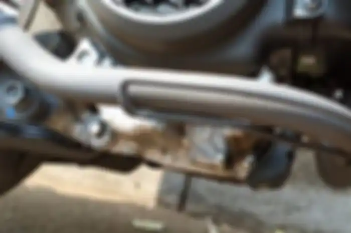 Leher knalpot All New Honda BeAT dipasang kawat.