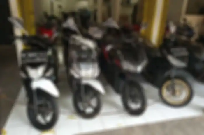 Ilustrasi dealer motor bekas, Honda BeAT dan motor lainnya dijual dengan harga miring.