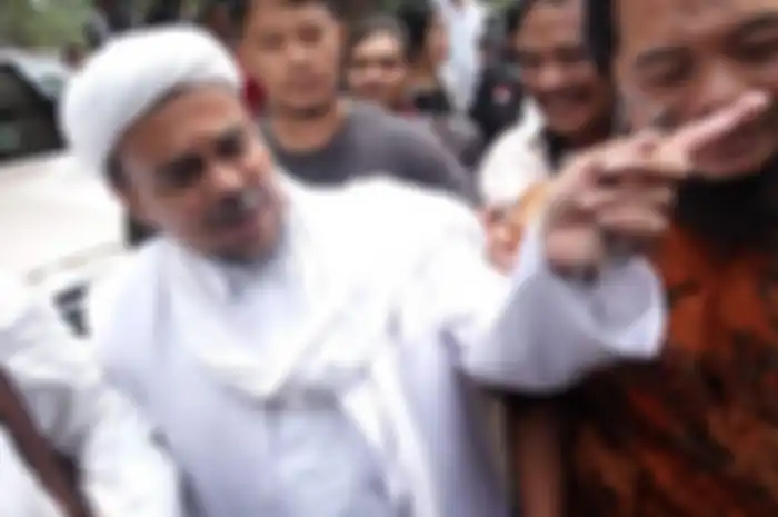 Imam Besar Habib Rizieq Shihab, berencana pulang ke Indonesia dan pimpin revolusi.