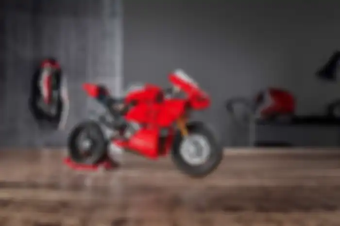 Seri Teknik Ducati Panigale V4 R LEGO 