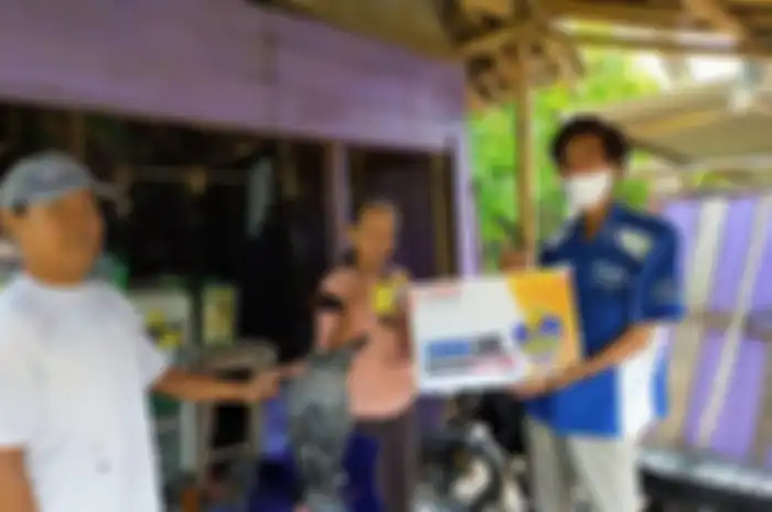 Untuk memerangi pandemi virus corona, dealer-dealer Yamaha di Jawa Tengah membagikan wedang rempah ke rumah warga.