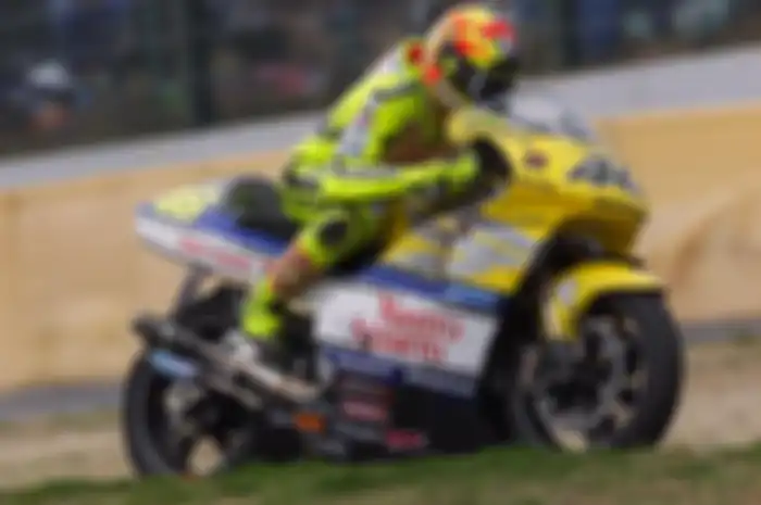 Valentino Rossi menjalani debut GP 500 di 2000 di GP 500 bersama tim Nastro Azzuro Honda dengan motor GP 500 Honda NSR500 merebut podium pertamanya di ronde 4 GP 500 Spanyol di sirkuit Jerez, hari ini 20 tahun silam
