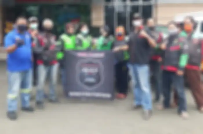 Aksi dari Indonesia Max Owners (IMO) dan Go-Max Riders melakukan donor darah dan membagikan sembako.