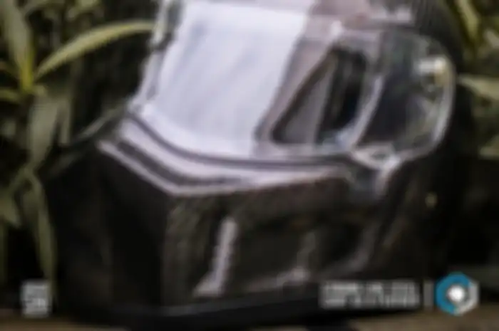 Resmi beredar helm retro berbahan serat karbon dari Jericho, khusus untuk penggila motor kustom kultur.