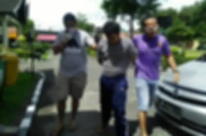 Seorang mantan narapidana yang baru keluar penjara di Padang ditangkap polisi pada Kamis (30/4/2020) karena membakar rumah mertuanya. 