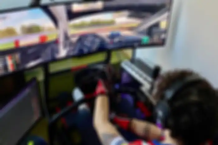 Francesco Bagnaia gak cuma piawai balapan virtual MotoGP tapi juga balap mobil dan ikut kompetisi hari ini Kamis (7/5/2020) pukul 21:00 CET atau Jumat dinihari (8/5/2020) pukul 02:00 WIB