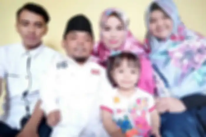 Ucok Baba bersama istri dan anaknya 