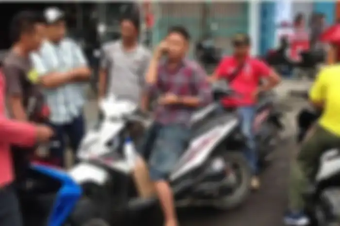 Ilustrasi warga yang sedang diburu debt collector 