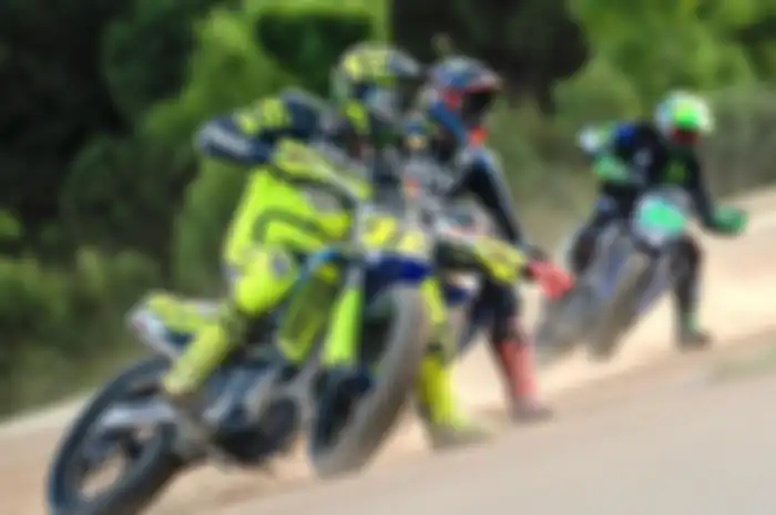 Guru Valentino Rossi cuma ditemani dua muridnya, Luca Marini dan Franco Morbidelli, saat latihan di Motor Ranch VR46. Padahal Valentino Rossi punya murid lebih dari 2 orang lo