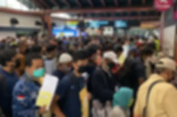 Antrean penumpang di bandara Soetta