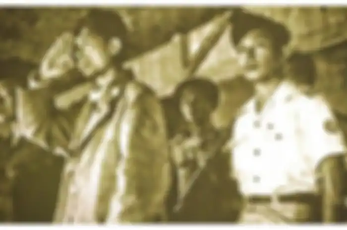 Perjuangan Jenderal Soedirman. Sejak kecil Raden Soedirman (selanjutnya Sudirman) lebih banyak tinggal bersama pamannya. 