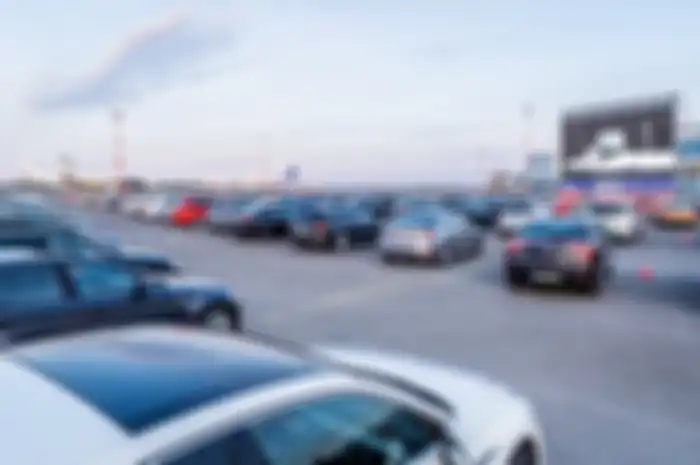 Bioskop drive-in di Bandara Internasional Vilnius, Lituania