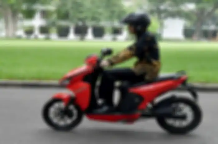Motor milik Presiden Jokowi berhasil dilelang dengan harga fantastis, motornya bisa jalan mundur, ini kecanggihan lainnya.