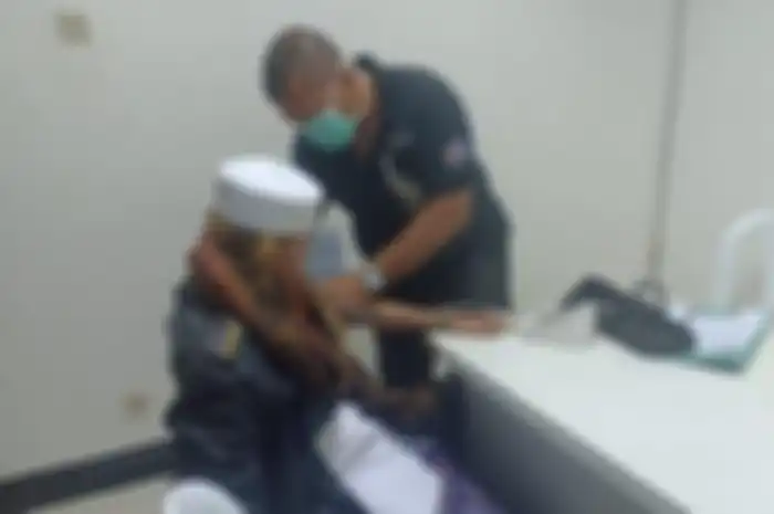 Terpidana kasus penganiayaan, Bahar bin Smith, diperiksa kesehatannya sebelum ditahan di Lapas Kelas IIA Gunung Sindur, Bogor, Selasa (19/5/2020). 