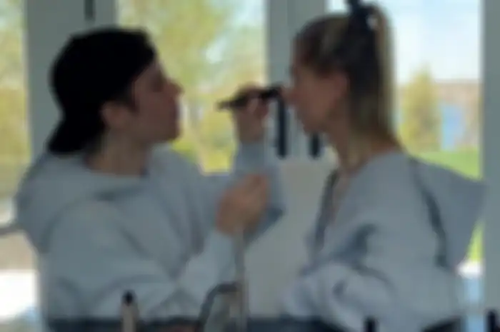 Justin Bieber ngerias wajah istrinya Hailey Baldwin