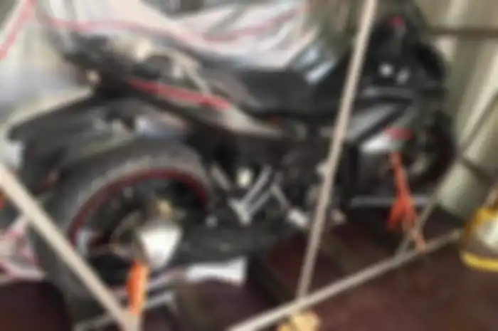 Foto Yamaha Exciter RC alias MX King Vietnam pakai VVA dan keyless
