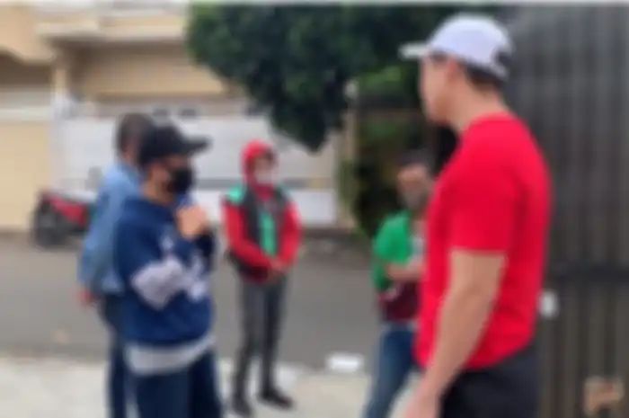 Empat pria mendatangi Baim Wong memaksa minta bantuan.