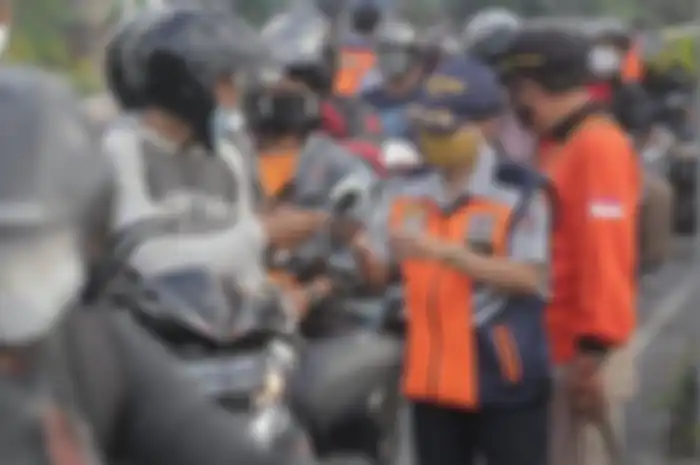 Ilustrasi pemeriksaan pengendara selama PKM Kota Denpasar.