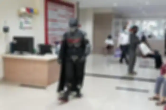 Dokter pake baju hazmat superhero di Bogor punya tujuan untuk hibur pasien