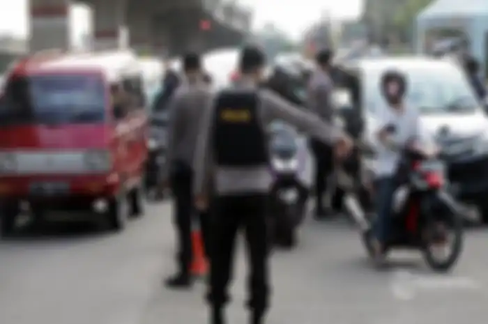 Ilustrasi pengecekan SIKM. Jadi Syarat Untuk Bisa Kembali ke Jakarta, Apakah Satu SIKM Bisa Berlaku Untuk Rombongan?