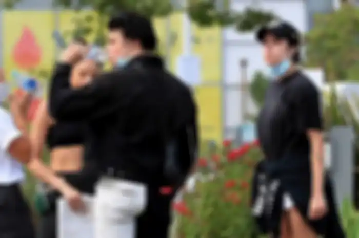 Tertangkap kamera saat aksi turun ke jalan oleh Halsey dan mantan pacarnya Yungblud menyuarakan kematian George Floyd