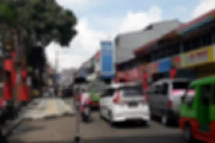 Suasana lalu lintas di Kota Bogor menjelang new normal, terlihat ada antrian.