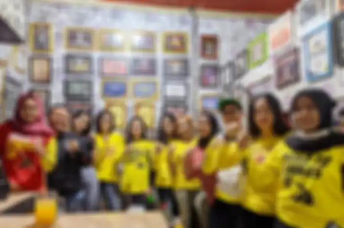 Lady Bikers Indonesia (LBI) gelar halal bi halal di cafe daerah Tangerang.