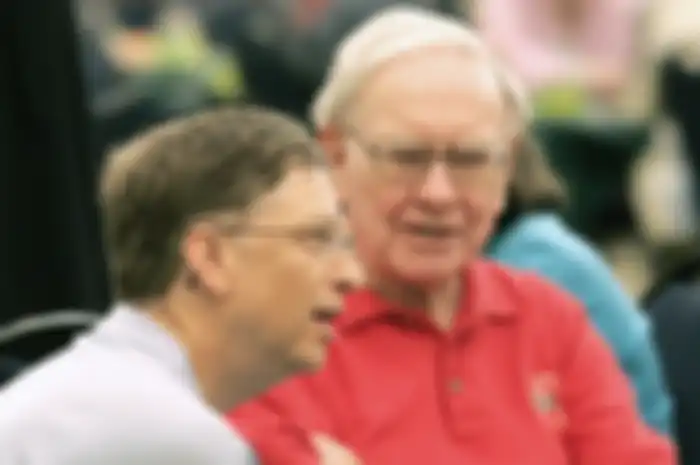Billionaire businessmen Bill Gates, left and Warren Buffett talk between games of bridge at the Nebraska bridge regional tournament in Omaha, Neb., Friday, Aug. 5, 2005. The men have bridge together for years. (AP Photo/Nati Harnik)
