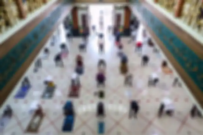 Ilustrasi shalat Jum'at Shalat Jumat digelar dengan protokol ketat pencegahan Covid-19 dan hanya diikuti terbatas oleh warga yang bermukim di sekitar masjid  