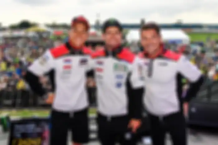 Taakaki Nakagami, Cal Crutchlow, dan Lucio Cecchinello 