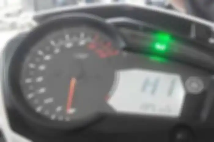 Setelah ON tunggu sampai jarum rpm atau spidometer balik lagi ke nol baru starter 