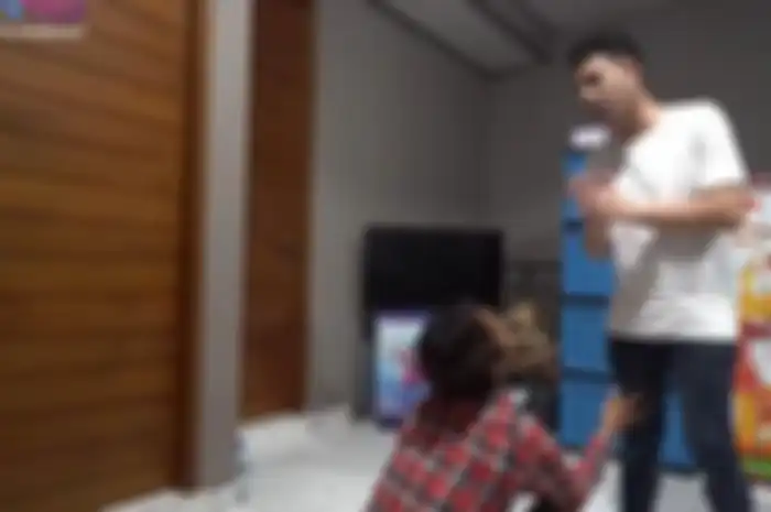 Pria Ini Tiba-tiba Sujud di Kaki Raffi Ahmad Ngemis Minta Maaf hingga Buat Suami Nagita Slavina Itu Ngadu ke Polisi, Ada Apa?
