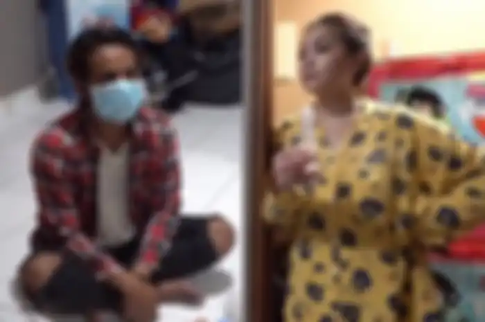 Nagita Slavina yang sedang memarahi pelaku