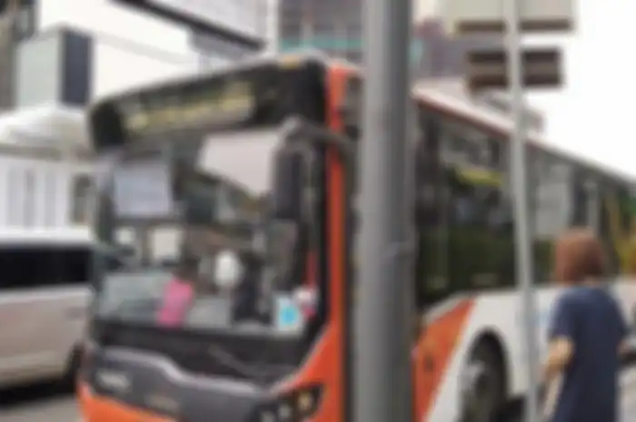 Ilustrasi calon penumpang bus Transjakarta.