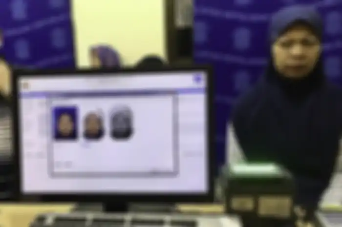 Pemohon sim dilarang menggunakan pakaian warna biru