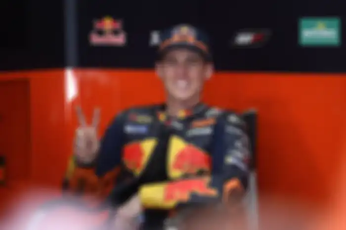 Santer Pol Espargaro gabung tim Honda pabrikan MotoGP musim 2021. Lantas siapa yang gantikan tempat dia di tim KTM pabrikan? Cocok mana Danilo Petrucci atau Andrea Dovizioso?