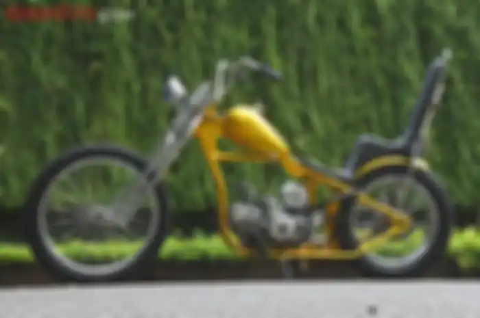 Modifikasi Honda Supra Fit X berubah menjadi chopper garapan Kojay Garage. 