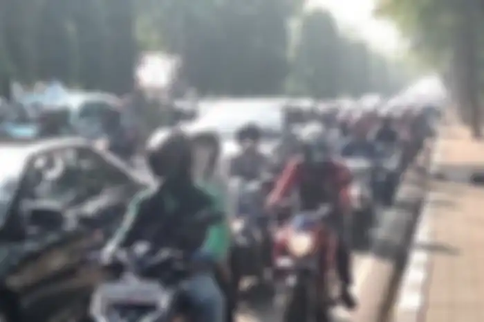 Pemotor bersiap-siap karena aturan ganjil genap segera diberlakukan di Jakarta.