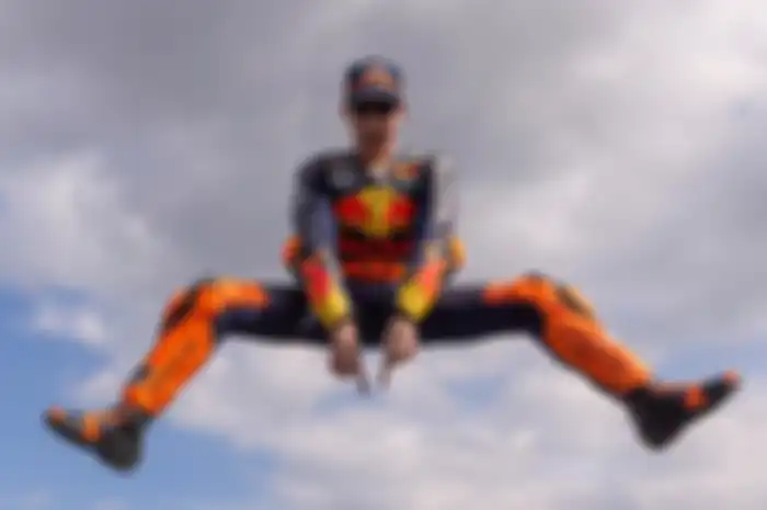 Pol Espargaro dapat tawarana gabung tim Honda pabrikan dan dirinya kepincut dengan alasan motor MotoGP Honda adalah motor impian jadi juara dunia