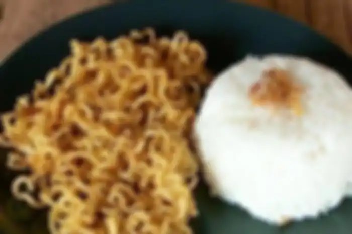 Bikers yang doyan turing bisa simak, ini bahaya mie instan campur nasi bro!
