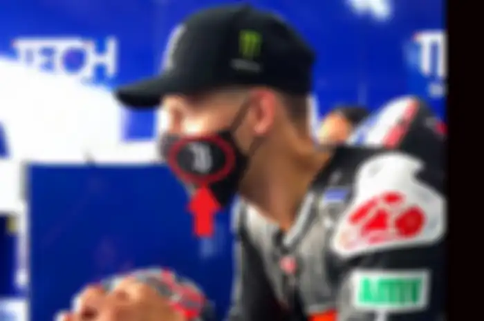 Gara-gara Fabio Quartararo latihan motor di sirkuit Paul Ricard - Prancis pekan lalu pakai masker dengan logo J. Masker yang dipakai Fabio Quartararo banyak yang naksir