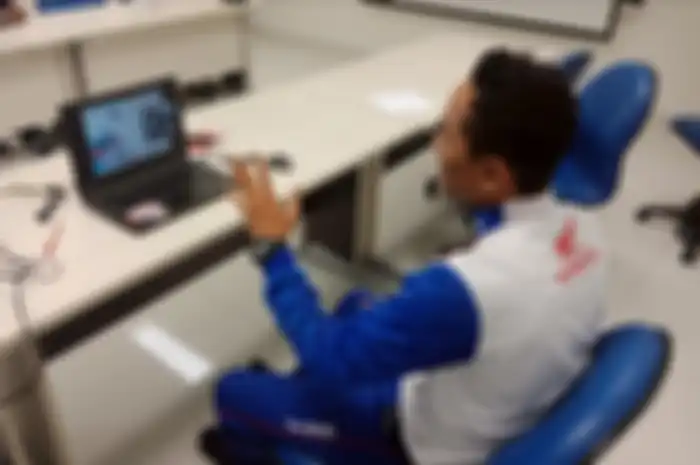 Program edukasi safety riding secara digital dari Astra Motor Yogyakarta melalui platform  video conference Zoom secara gratis