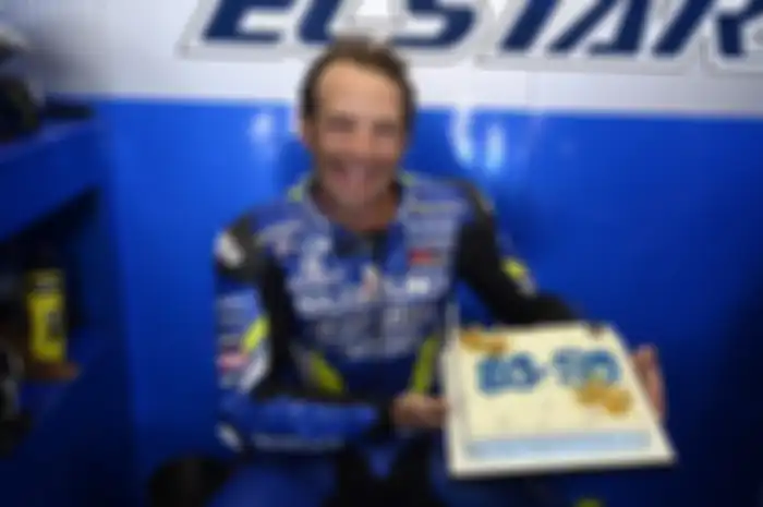 Ilustrasi. Sylvain Guintoli menjalani tes motor MotoGP Suzuki GSX-RR di tes privat MotoGP di sirkuit Misano dapat kejutan kue tart merayakan HUT ke-37